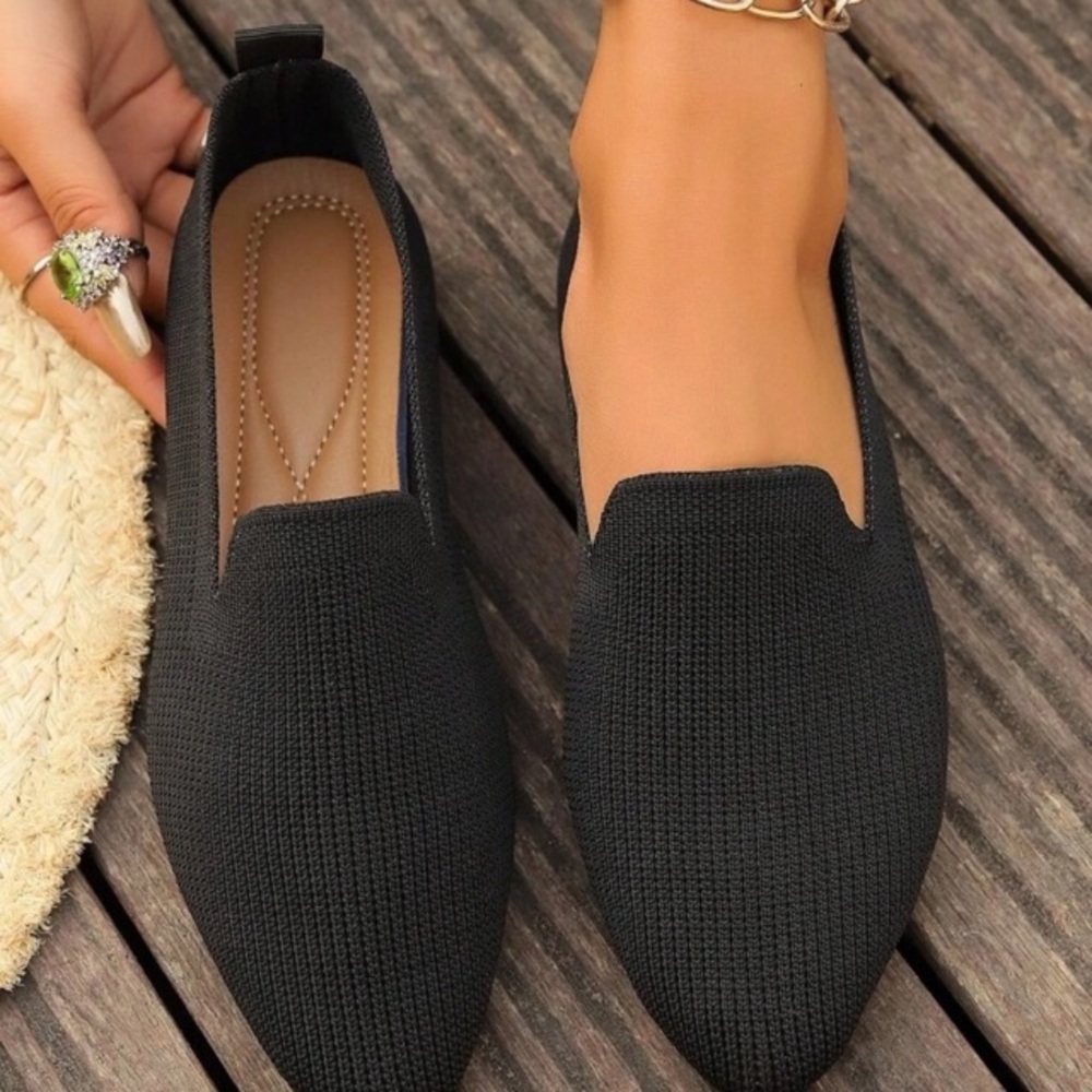 SHEIN NWOT Black Pointed Loafers